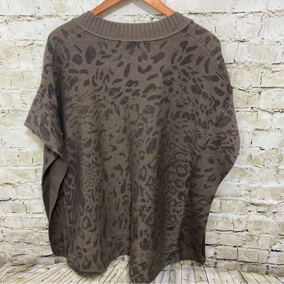LK Collection Brown Leopard Print V Neck Sweater Poncho - Picture 5 of 5